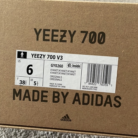 Yeezy 700 - Picture 8 of 8